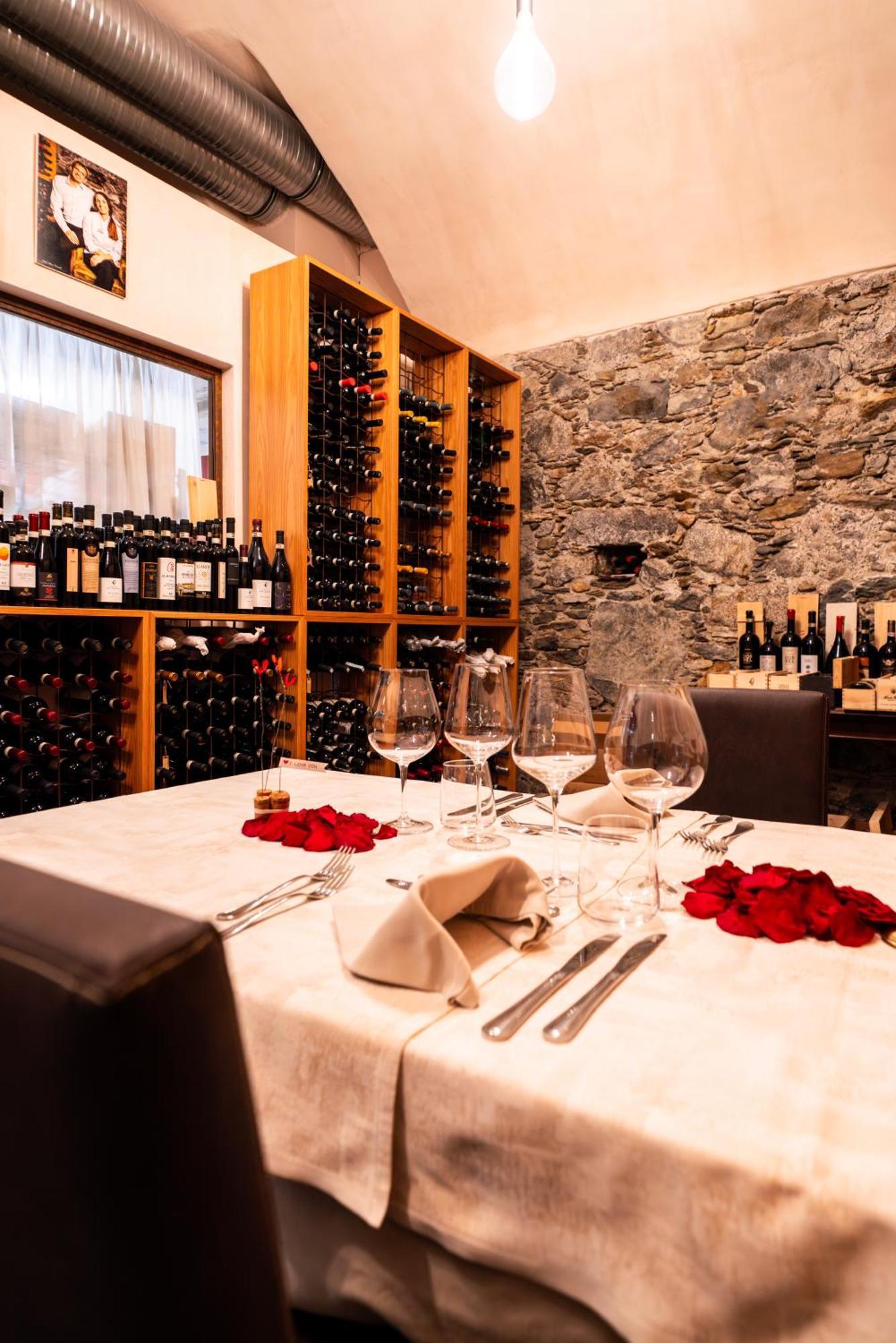 Wine Hotel San Carlo - Relais & Spa - Boutique Hotel Chiuro Экстерьер фото